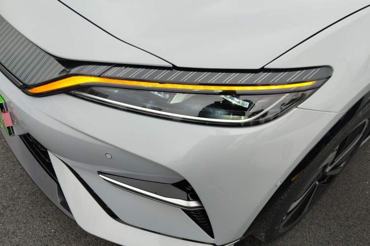 Used BYD Song L EV 2025 Intelligent Driving Version 662 km LiDAR Excellence Edition Left Front Headlight