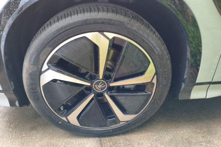 Used BYD Song L EV 2025 Intelligent Driving Version 662 km LiDAR Excellence Edition Left Front Wheel Hub