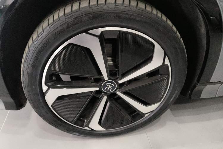 Used BYD Song L EV 2025 662 km Ultra-Range Version Left Front Wheel Hub