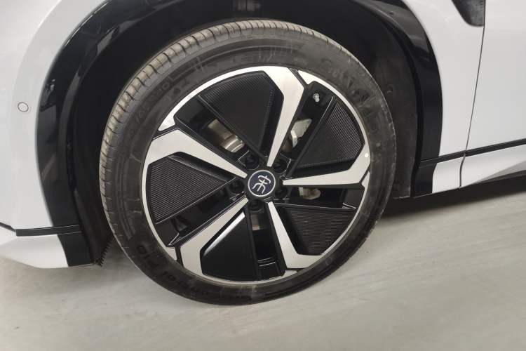 Used BYD Song L EV 2025 Intelligent Driving Version 662 km LiDAR Excellence Edition Left Front Wheel Hub