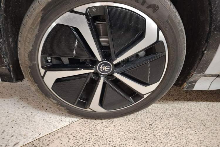 Used BYD Song L EV 2025 Intelligent Driving Version 662 km Beyond-Range Edition Left Front Wheel Hub