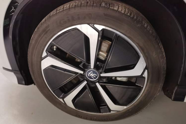 Used BYD Song L EV 2025 Intelligent Driving Version 662 km LiDAR Excellence Edition Left Front Wheel Hub