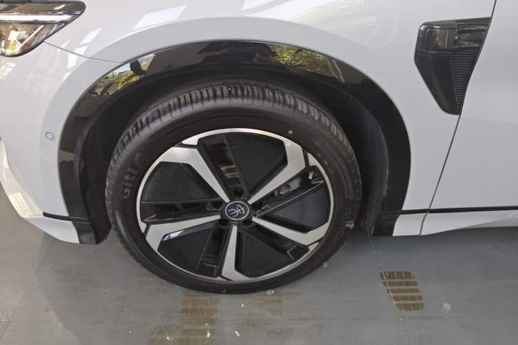 Used BYD Song L EV 2025 Intelligent Driving Version 662 km LiDAR Excellence Edition Left Front Wheel Hub