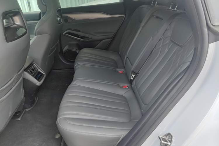 Used BYD Song L EV 2025 Intelligent Driving Version 662 km LiDAR Excellence Edition Left Rear Seat