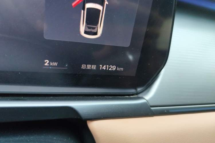 Used BYD Song L EV 2025 Intelligent Driving Version 662 km LiDAR Excellence Edition Odometer Close Up
