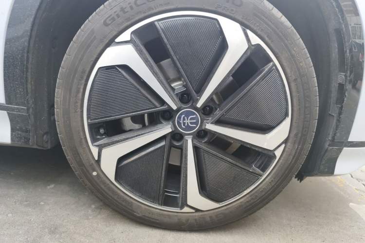 Used BYD Song L EV 2025 Intelligent Driving Version 662 km LiDAR Excellence Edition Right Front Wheel Hub