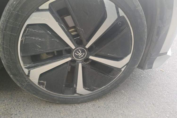 Used BYD Song L EV 2025 Intelligent Driving Version 662 km LiDAR Excellence Edition Right Front Wheel Hub