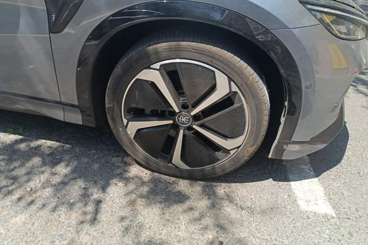 Used BYD Song L EV 2025 Intelligent Driving Version 662 km LiDAR Excellence Edition Right Front Wheel Hub
