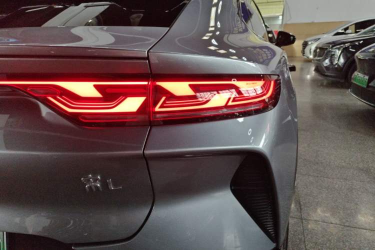 Used BYD Song L EV 2025 550 km Excellence Version Right Rear Taillight