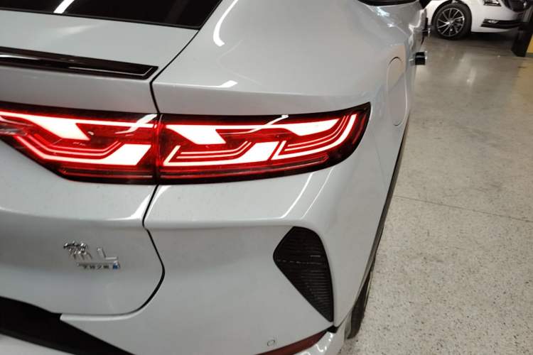 Used BYD Song L EV 2025 Intelligent Driving Version 662 km Beyond-Range Edition Right Rear Taillight