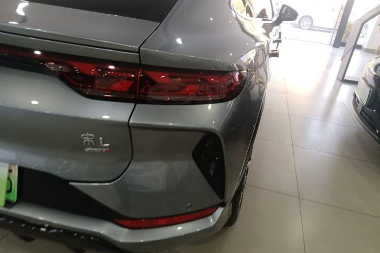 Used BYD Song L EV 2025 Intelligent Driving Version 662 km LiDAR Excellence Edition Right Rear Taillight