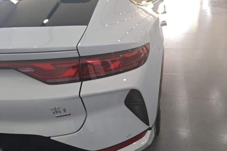 Used BYD Song L EV 2025 Intelligent Driving Version 662 km LiDAR Excellence Edition Right Rear Taillight