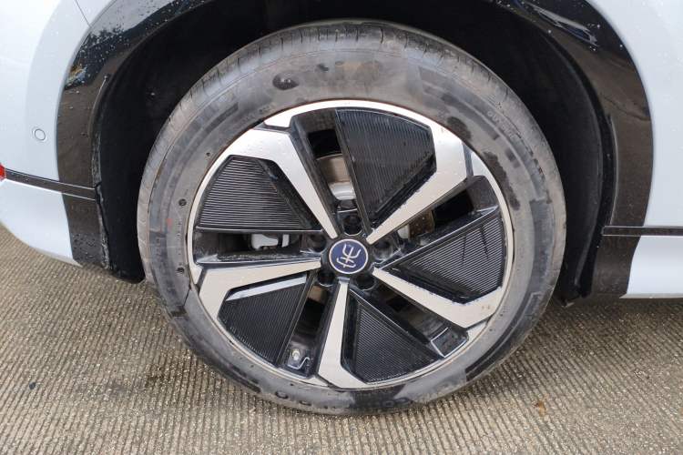 Used BYD Song L EV 2025 Intelligent Driving Version 662 km LiDAR Excellence Edition Right Rear Wheel Hub