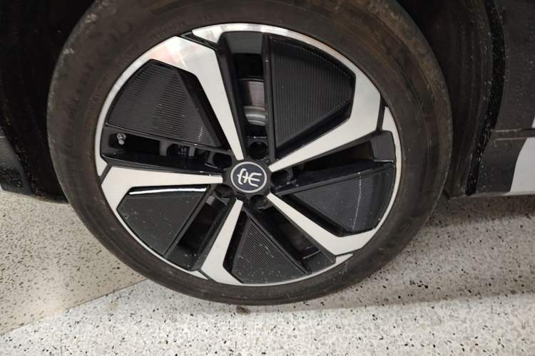 Used BYD Song L EV 2025 Intelligent Driving Version 662 km Beyond-Range Edition Right Rear Wheel Hub