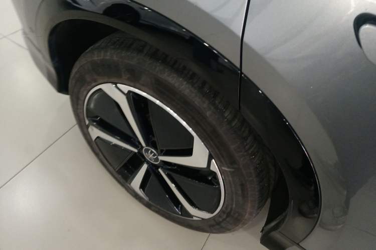 Used BYD Song L EV 2025 Intelligent Driving Version 662 km LiDAR Excellence Edition Right Rear Wheel Hub