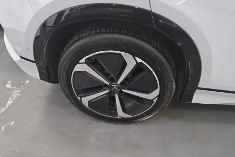 Used BYD Song L EV 2025 Intelligent Driving Version 662 km LiDAR Excellence Edition Right Rear Wheel Hub