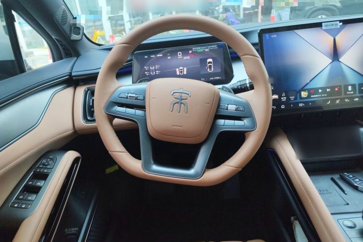 Used BYD Song L EV 2025 Intelligent Driving Version 662 km LiDAR Excellence Edition Steering Wheel