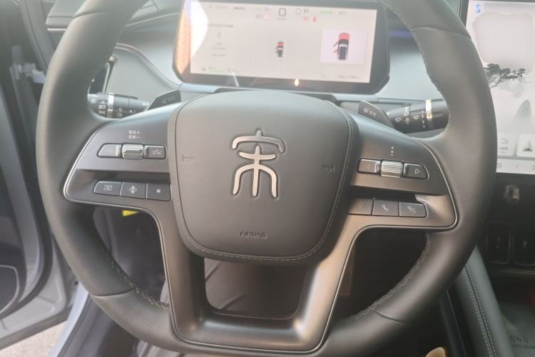 Used BYD Song L EV 2025 Intelligent Driving Version 662 km LiDAR Excellence Edition Steering Wheel