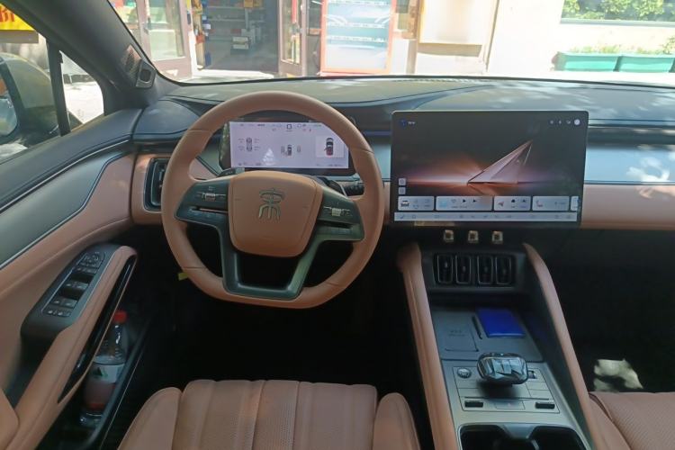 Used BYD Song L EV 2025 Intelligent Driving Version 662 km LiDAR Excellence Edition Steering Wheel