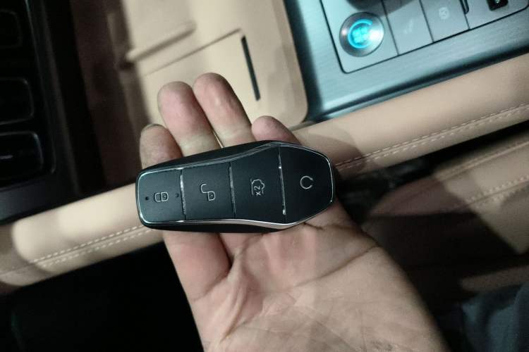 Used BYD Song L EV 2025 662 km Ultra-Range Version Vehicle Key