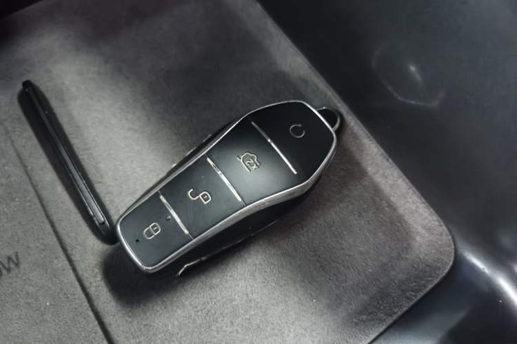 Used BYD Song L EV 2025 Intelligent Driving Version 662 km LiDAR Excellence Edition Vehicle Key