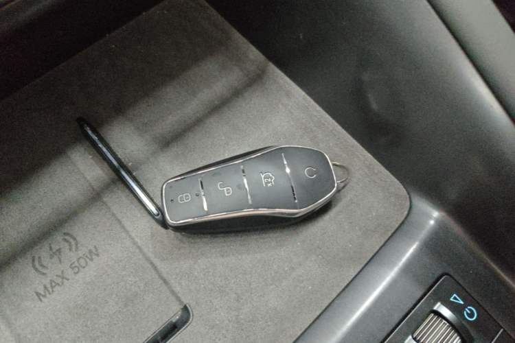 Used BYD Song L EV 2025 550 km Excellence Version Vehicle Key