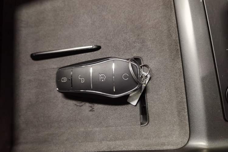 Used BYD Song L EV 2025 Intelligent Driving Version 662 km LiDAR Excellence Edition Vehicle Key