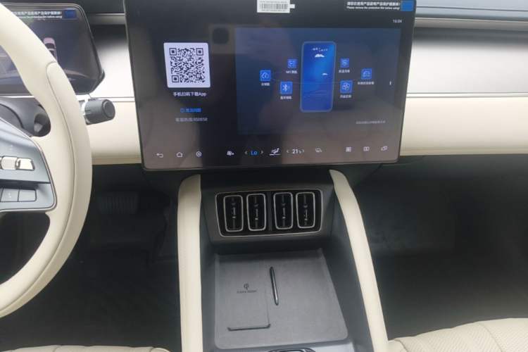 Used BYD Song L EV 2025 662 km Ultra-Range Version Audio And AC Panel