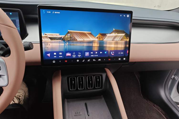 Used BYD Song L EV 2025 662 km Ultra-Range Version Audio And AC Panel
