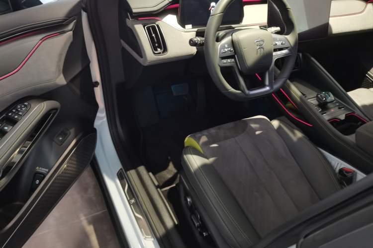 Used BYD Song L EV 2025 Intelligent Driving Version 602 km Range LiDAR-equipped All-Wheel-Drive Type Driver Seat
