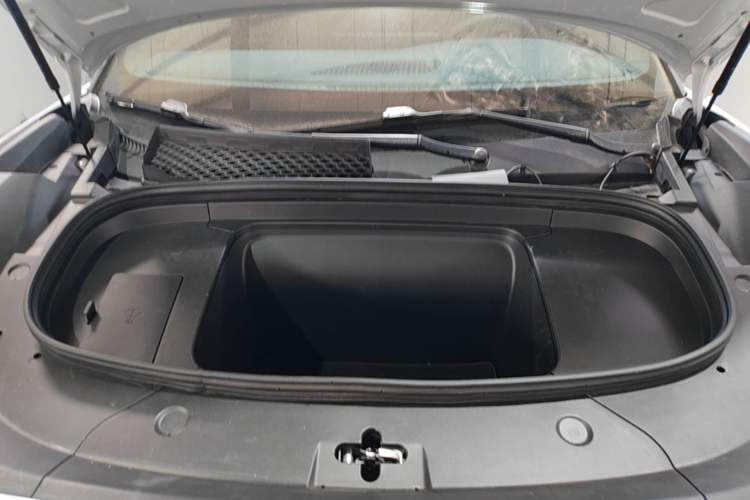 Used BYD Song L EV 2025 Intelligent Driving Version 662 km LiDAR Excellence Edition Engine Bay