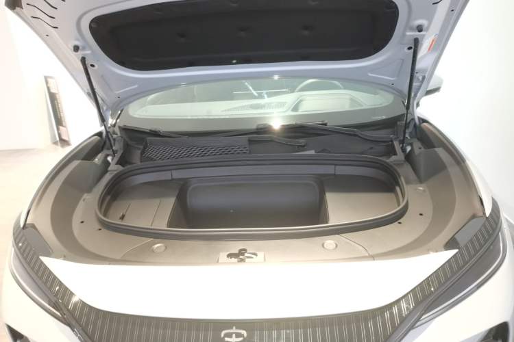 Used BYD Song L EV 2025 Intelligent Driving Version 602 km Range LiDAR-equipped All-Wheel-Drive Type Engine Bay