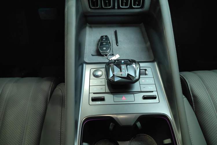 Used BYD Song L EV 2025 Intelligent Driving Version 662 km LiDAR Excellence Edition Gear Lever
