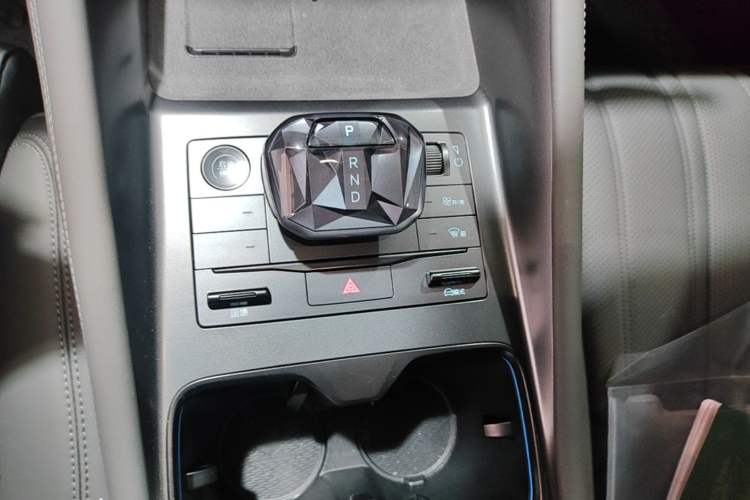 Used BYD Song L EV 2025 Intelligent Driving Version 662 km LiDAR Excellence Edition Gear Lever