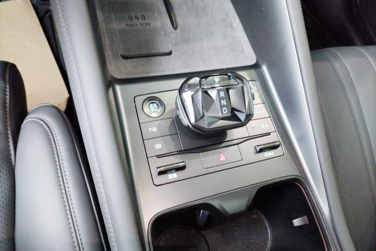 Used BYD Song L EV 2025 Intelligent Driving Version 662 km LiDAR Excellence Edition Gear Lever