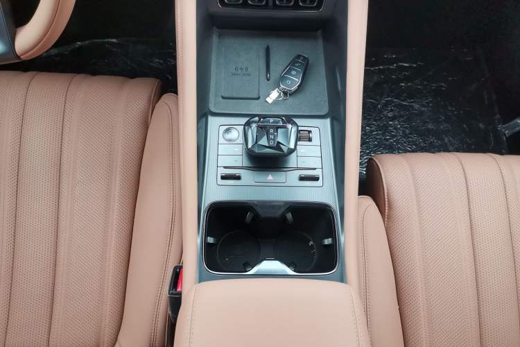 Used BYD Song L EV 2025 550 km Excellence Version Gear Lever