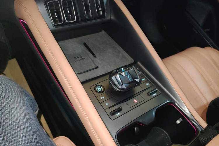 Used BYD Song L EV 2025 Intelligent Driving Version 662 km LiDAR Excellence Edition Gear Lever