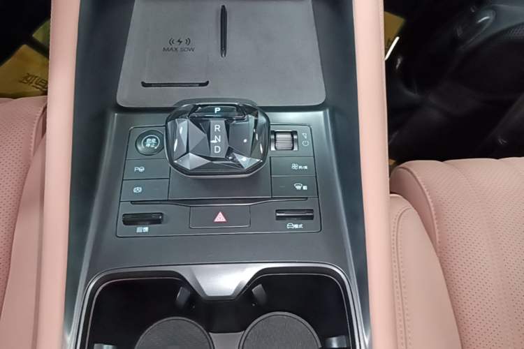 Used BYD Song L EV 2025 Intelligent Driving Version 662 km LiDAR Excellence Edition Gear Lever