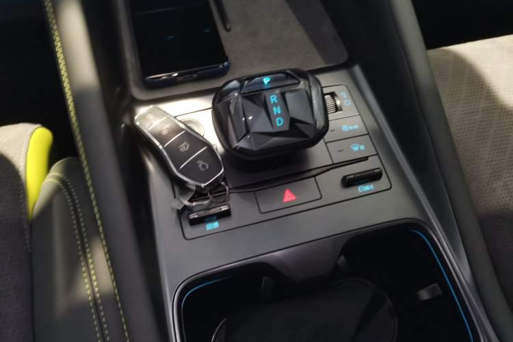 Used BYD Song L EV 2025 Intelligent Driving Version 602 km Range LiDAR-equipped All-Wheel-Drive Type Gear Lever