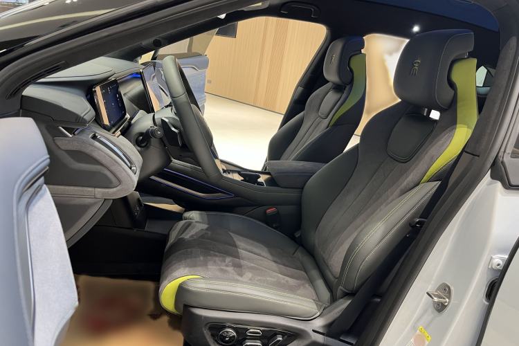 Used BYD Song L EV 2025 Intelligent Driving Version 602 km Range LiDAR-equipped All-Wheel-Drive Type Interior 1