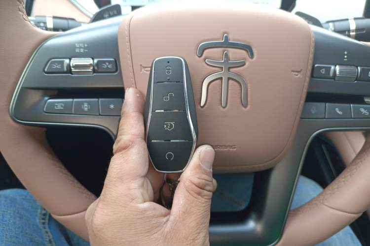 Used BYD Song L EV 2025 Intelligent Driving Version 662 km LiDAR Excellence Edition Interior 1