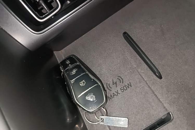 Used BYD Song L EV 2025 Intelligent Driving Version 662 km LiDAR Excellence Edition Interior 1
