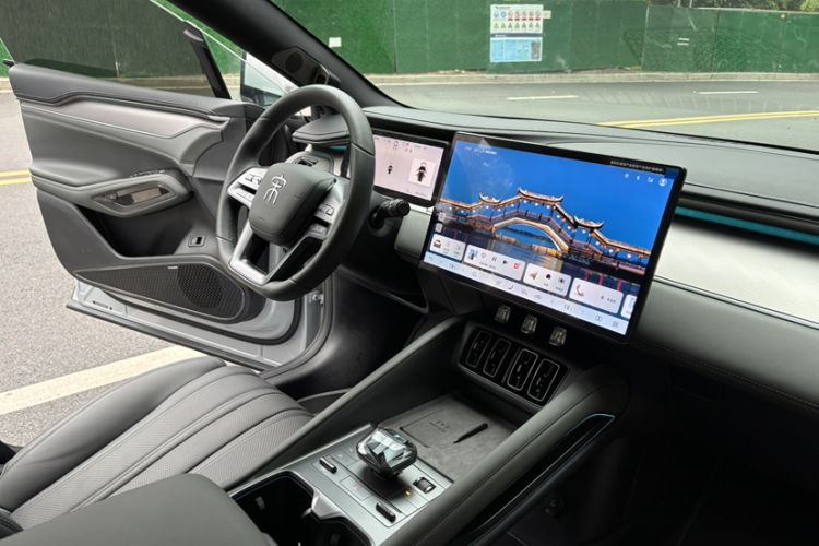 Used BYD Song L EV 2025 Intelligent Driving Version 662 km LiDAR Excellence Edition Interior 11