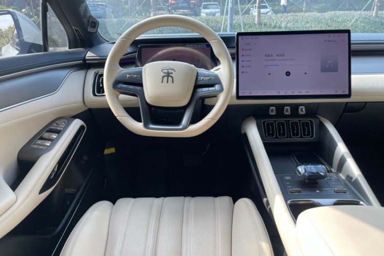 Used BYD Song L EV 2025 662 km Advanced Intelligent Driving Version Interior 2