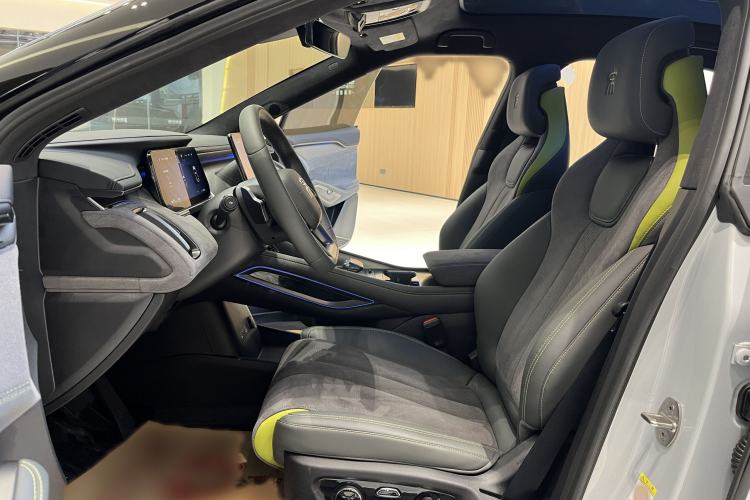 Used BYD Song L EV 2025 Intelligent Driving Version 602 km Range LiDAR-equipped All-Wheel-Drive Type Interior 2