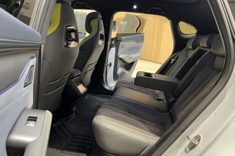 Used BYD Song L EV 2025 Intelligent Driving Version 602 km Range LiDAR-equipped All-Wheel-Drive Type Interior 3