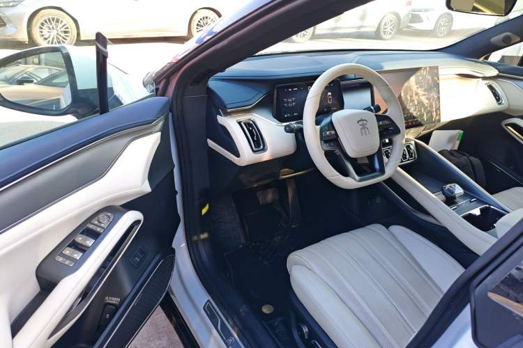 Used BYD Song L EV 2025 662 km Advanced Intelligent Driving Version Interior 3