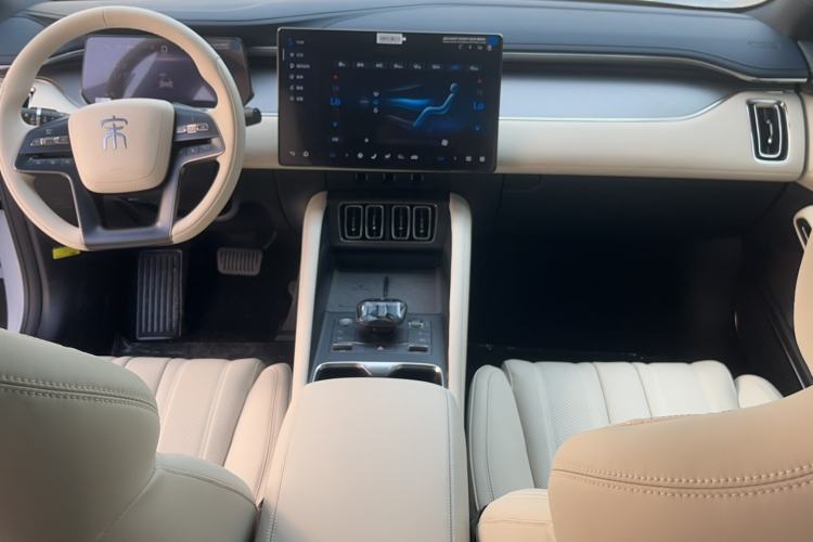 Used BYD Song L EV 2025 550 km Excellence Version Interior 3