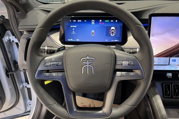 Used BYD Song L EV 2025 Intelligent Driving Version 602 km Range LiDAR-equipped All-Wheel-Drive Type Interior 4