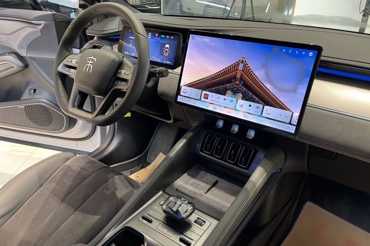 Used BYD Song L EV 2025 Intelligent Driving Version 602 km Range LiDAR-equipped All-Wheel-Drive Type Interior 6